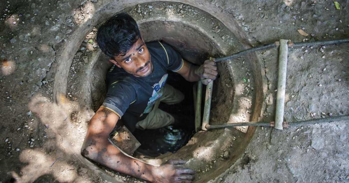 sad-manual-scavenging-exists-even-70-years-after-independence-kejriwal